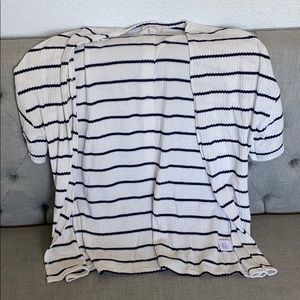 Short shelve cardigan